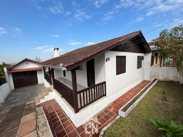 Casa mista em amplo terreno no bairro Rui Barbosa