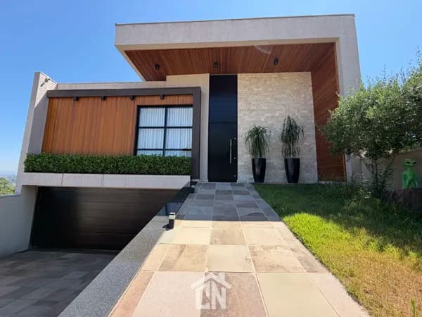 Casa Alto Padrão no loteamento Bosque da Figueira em Pareci