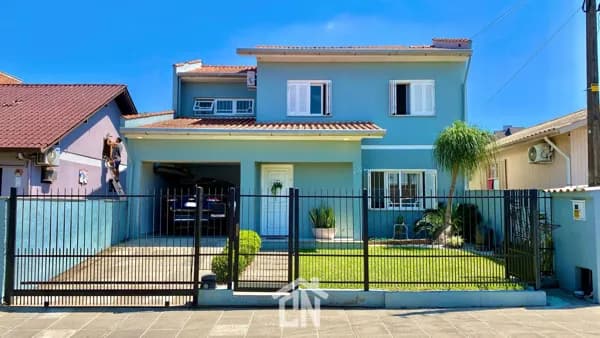 Casa REFORMADA à venda