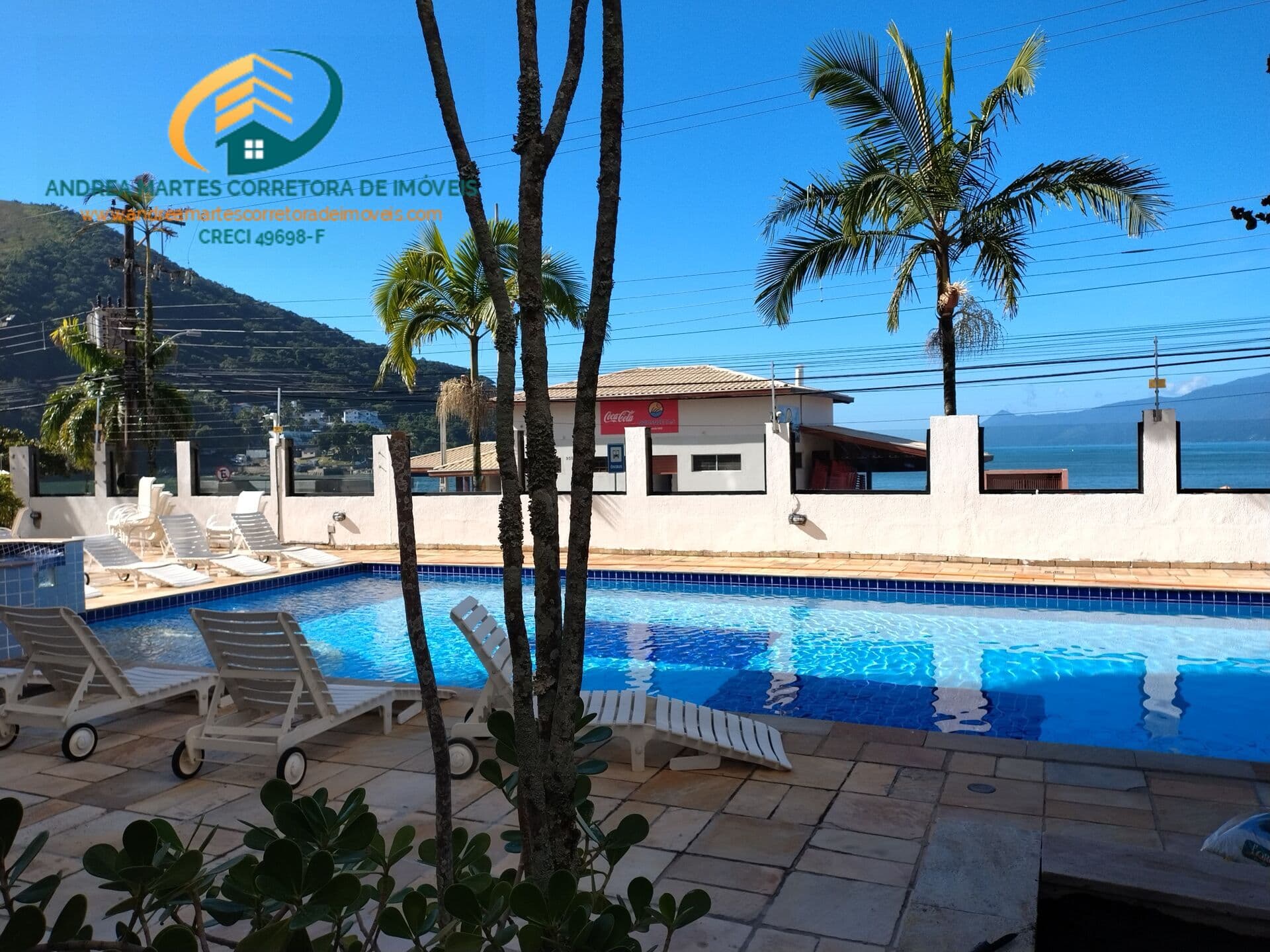 Apartamento à venda na Martim de Sá, à 50 metros da praia em Caraguatatuba.