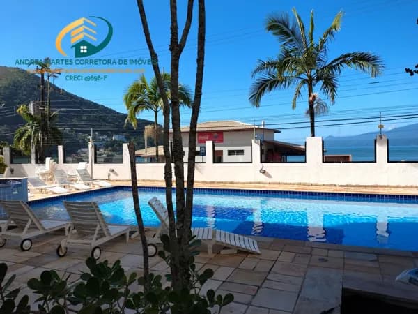 Apartamento à venda na Martim de Sá, à 50 metros da praia em Caraguatatuba.