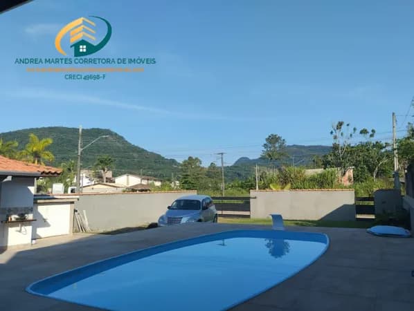 Casa com piscina para locação definitiva no Capricórnio II em Caraguatatuba