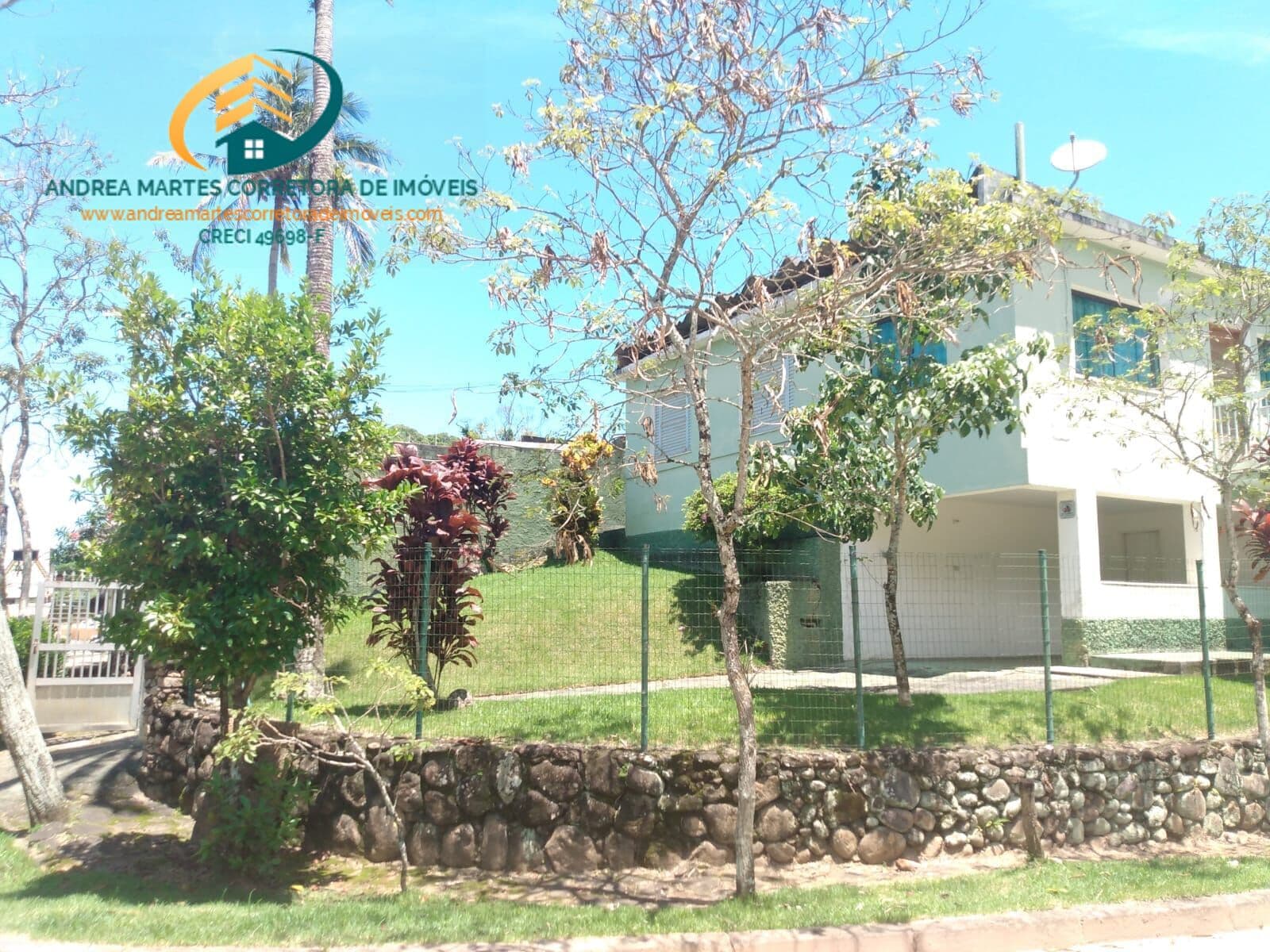 Casa com vista para o mar, à venda no Massaguaçu em Caraguatatuba.