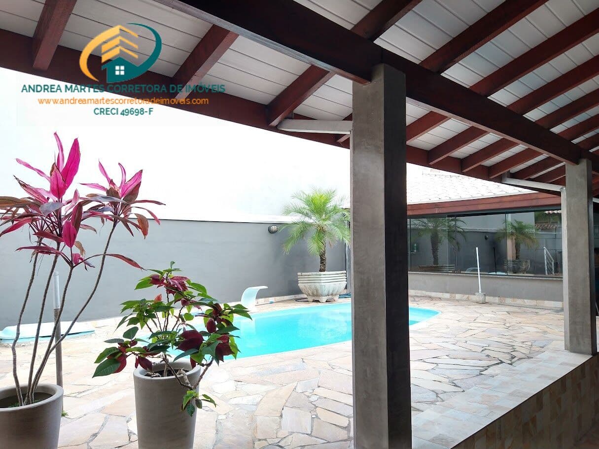 Vendo uma bela casa com piscina no Portal Patrimoniun no Massaguaçu em CaraguatatubaCasa Padrão
