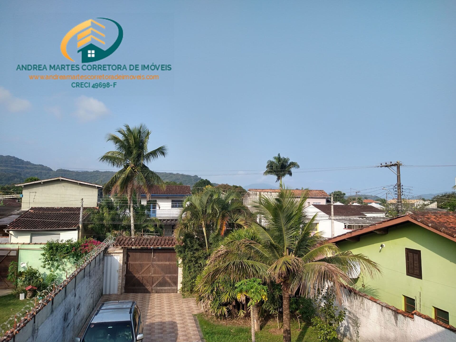 Vendo casa com três dormitórios no Massaguaçu em Caraguatatuba