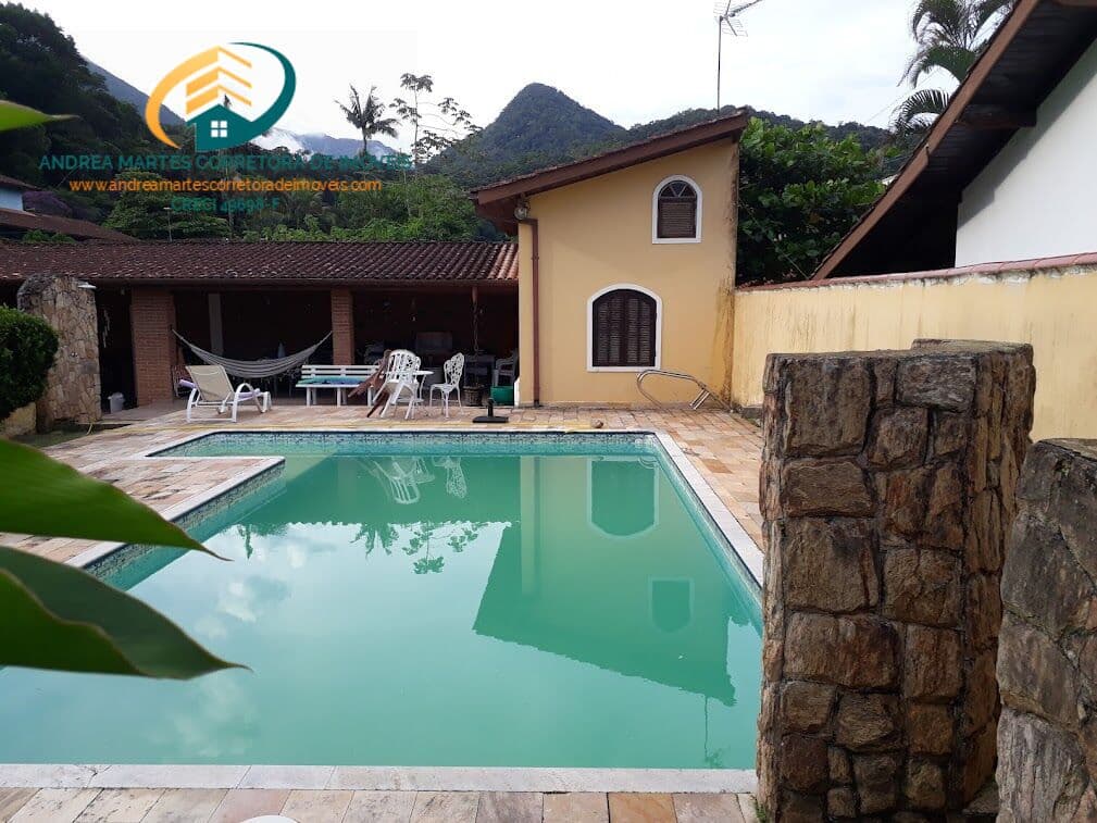 Vendo terreno de 550 m² com uma piscina e edícula no Verde Mar no Massaguaçu em Caraguatatuba.