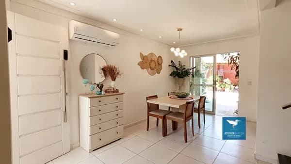 Casa Duplex no Centro de Eusébio em Condomínio Fechado com Lazer Completo, 03 Quartos, 111m2, Suíte Master Com Closet, Deck Privativo, Amplo Quintal, 02 Vagas