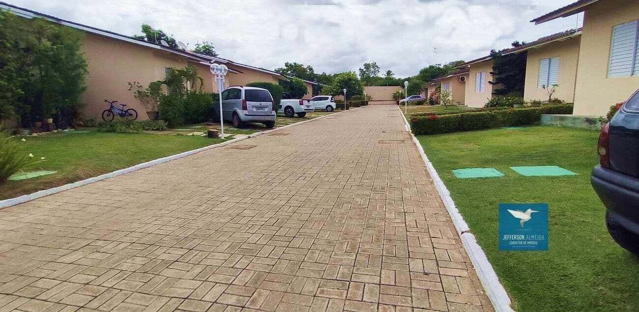 Casa Plana com Deck Privativo em Condomínio Fechado no Eusébio, Móveis Projetados, 83m2, Varanda e Quintal, 02 Quartos, 01 Banheiro, 02 Vagas. Na Região Central Próximo a Restaurantes, Escolas e Shoppings