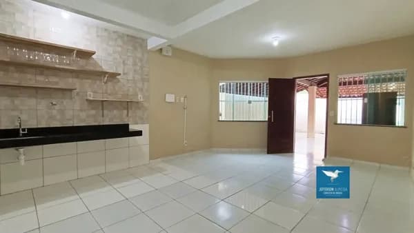 Casa Plana Próximo ao Alphaville Eusébio, Rua Paralela a CE040, Varandão, 02 Suítes, Ampla Sala, Cozinha, Corredor Lateral, Quintal e Área de Serviço 02 Vagas Cobertas