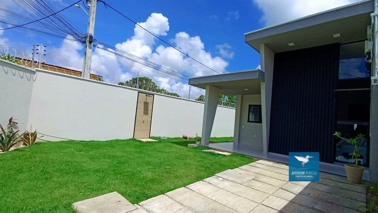 Casa Plana em Amplo Lote de Esquina com Móveis Projetados em Eusébio, 03 Quartos, 90m2 de Construção, Lote de 280m2, Sala com 02 Ambientes, Pé Direito Alto, 04 Vagas