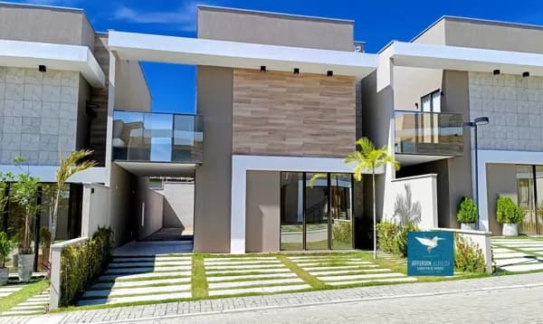 Casa Duplex Nova em Condomínio Com Vista para a Lagoa na Av. Recreio e Próximo ao Porto das Dunas no Bairro Lagoa Redonda, 03 Suítes, Master com Closet e Varanda, 148m2, 03 Vagas. Lazer Completo com Vista para a Lagoa