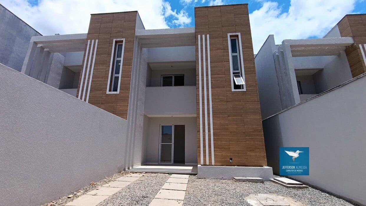 Ótimo Custo & Benefício em Eusébio! Casa Duplex Nova em Rua Sem Saída Próximo ao Shopping Eusébio e CE040, 03 Suítes, Recuo Frontal, Corredor Lateral, 02 Vagas
