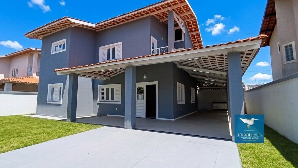 Casa Duplex com Móveis Projetados em Condomínio na Av. Eusébio de Queiroz Próximo ao Banco do Brasil em Eusébio, Amplas Varandas, 229m2, 04 Suítes, Closet, Ampla Sala Integrada, Lote 305m2, 03 Vagas