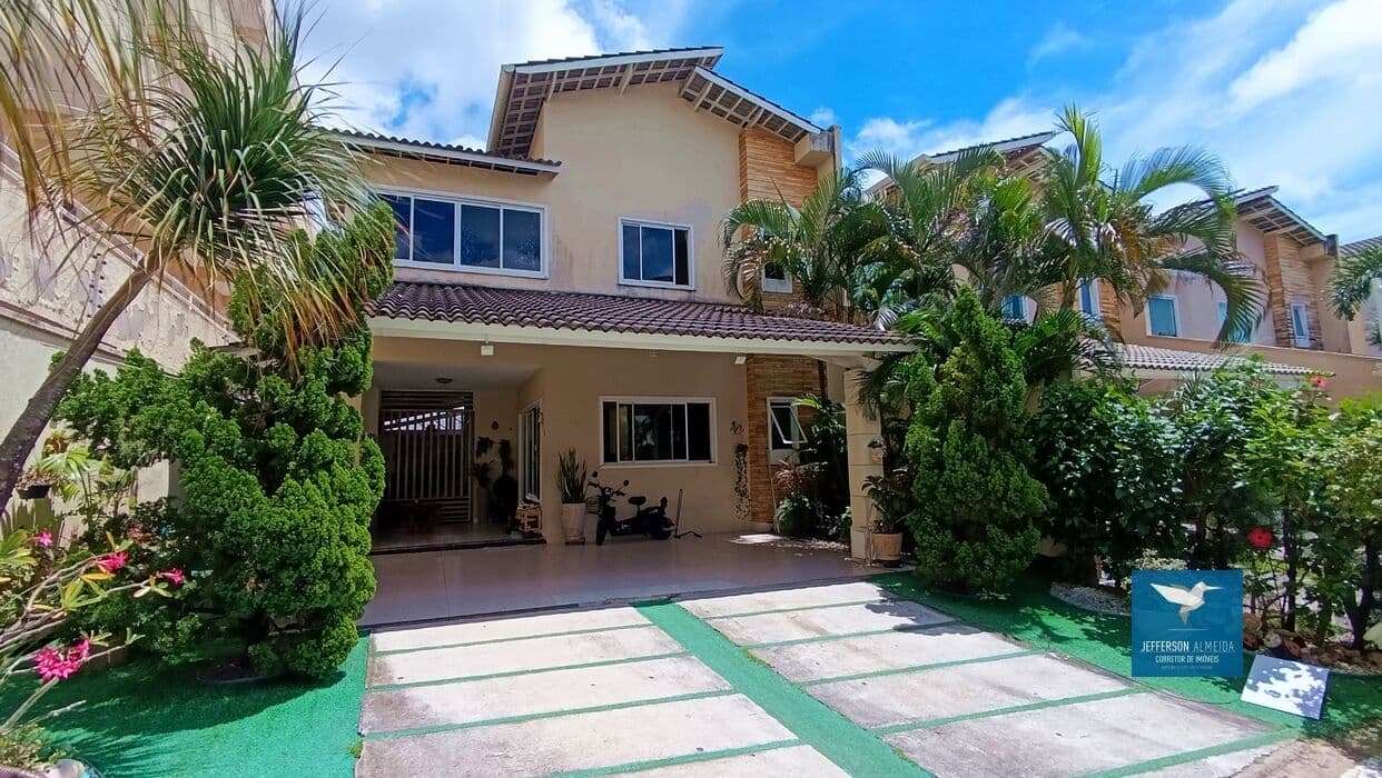 Casa Duplex com Móveis Planejados, Energia Solar e Deck Privativo a Poucos Metros da CE040 em Condomínio no Eusébio, 285m2, 03 Suítes, Closets, Dependência, Varandas, 04 Vagas