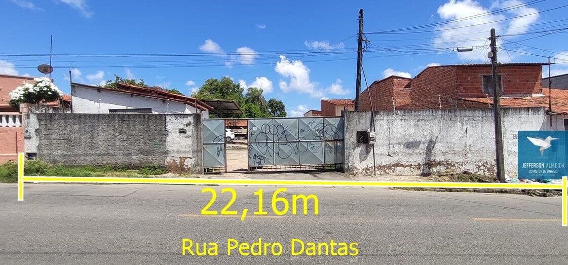 Terreno / Imóvel Comercial Próximo a Avenida do Aeroporto, BR 116 e Arena Castelão em Avenida de Grande Fluxo no Bairro Dias Macedo (1.052m2 de Terreno), Mede 22,16m X 47,80m, Totalmente Plano e Murado