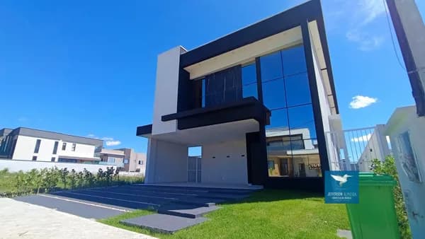 Casa Duplex Nova com Varanda Gourmet e Piscina Privativos na Cidade Alpha (Terras Alphaville 04), 241,29m2, 04 Suítes, Gabinete, Varandão, 04 Vagas