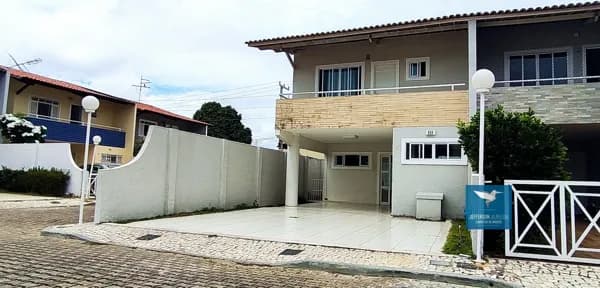 Casa em Condomínio Fechado no Bairro Seis Bocas Prox. ao Colégio Antares, 138m2, 03 Quartos , Master com Closet, Gabinete, 03 Vagas
