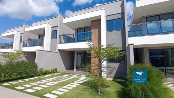 Casa Duplex Nova em Condomínio de Alto Padrão com e 04 Suítes, Amplo Lote, Próximo ao Colégio Ágape e CE040 em Eusébio, Master com Closet e Varanda, 131m2, 02 Vagas