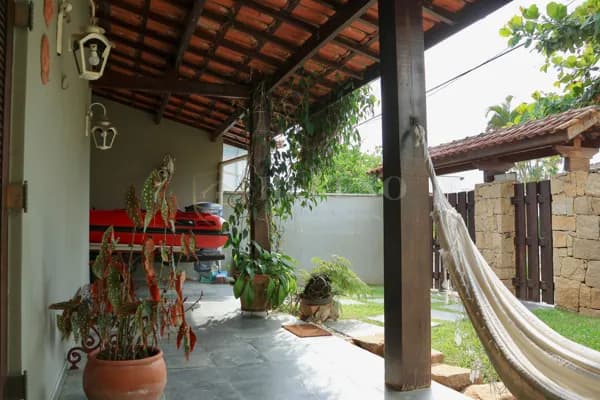 Casa com piscina em Pontal da Cruz, São Sebastião/SP