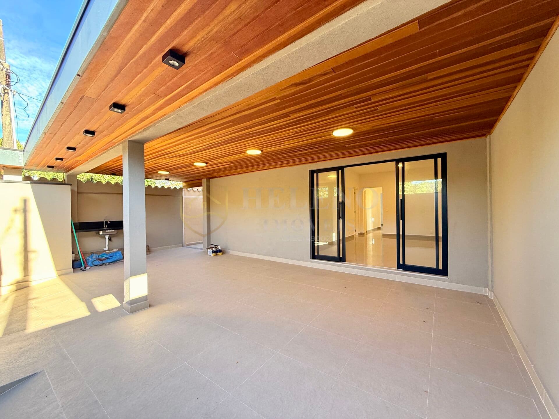 Casa com 3 dormitórios com excelente acabamento