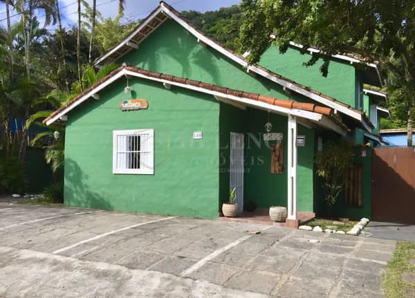 Residencial/Pousada com 6 apartamentos e uma edícula