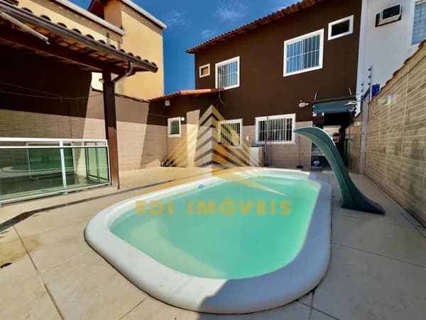 Casa Padrão de 4 Quartos, sendo 2 suítes com 1 no térreo!!!