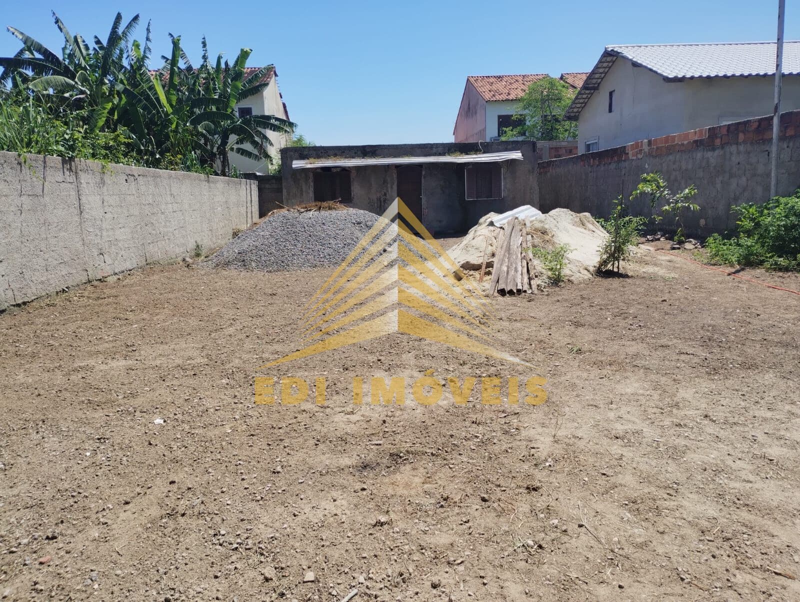 Lote/Terreno em Niterói - Piratininga
