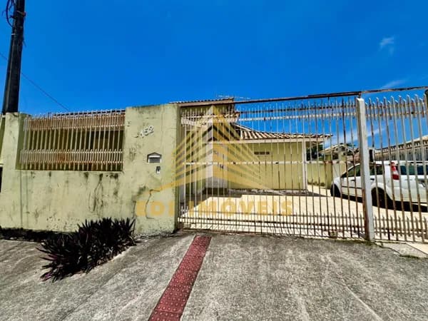 CASA PADRAO DE 4 QUARTOS BEM LOCALIZADA
