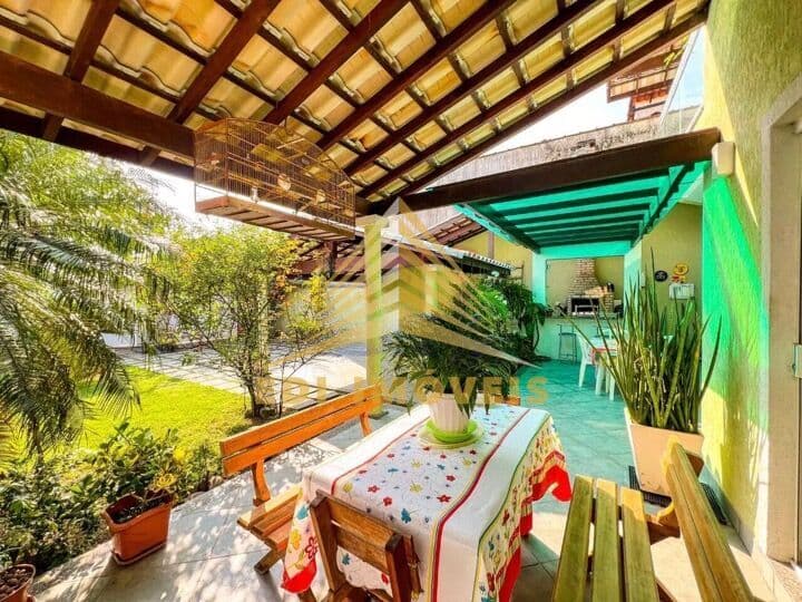 Casa na Quadra da Praia de Piratininga - Niterói