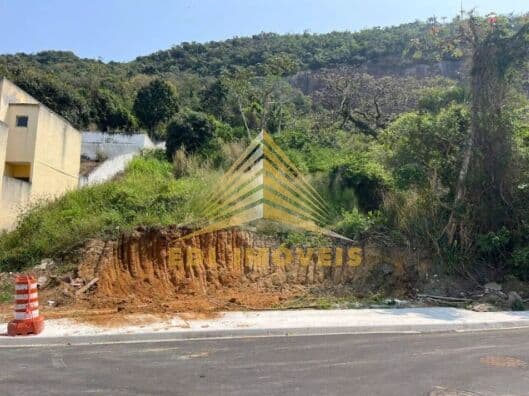 Lote/Terreno em Niterói - Jardim Imbuí