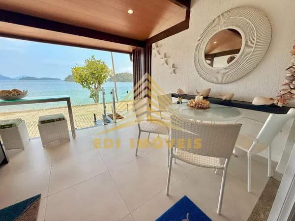 Triplex Reformado no Green Coast Angra