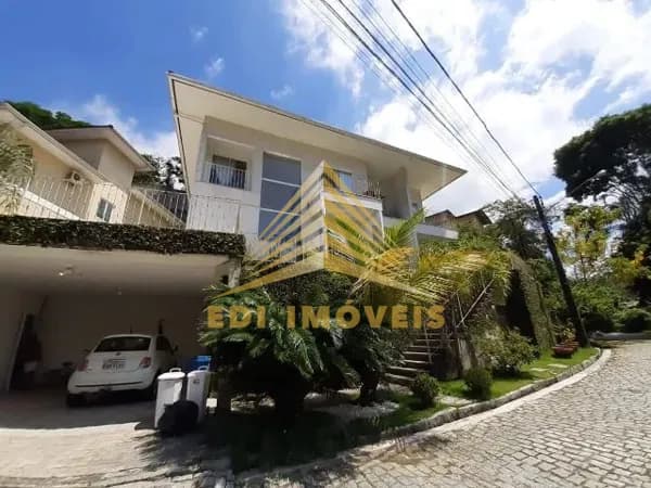 Casa de Condomínio em Niterói - Badu