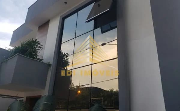 Casa em Piratininga - Barravento com 4 quartos sendo 2 suítes
