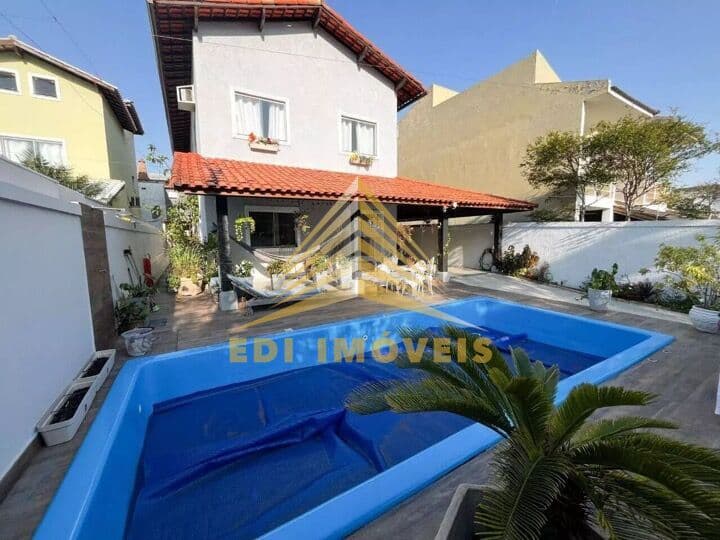 Casa Alto Padrão na quadra da praia de Piratininga-Niterói