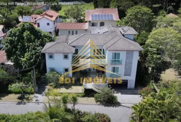 Casa Alto Padrão em Condomínio com 4 quartos sendo 2 suíte