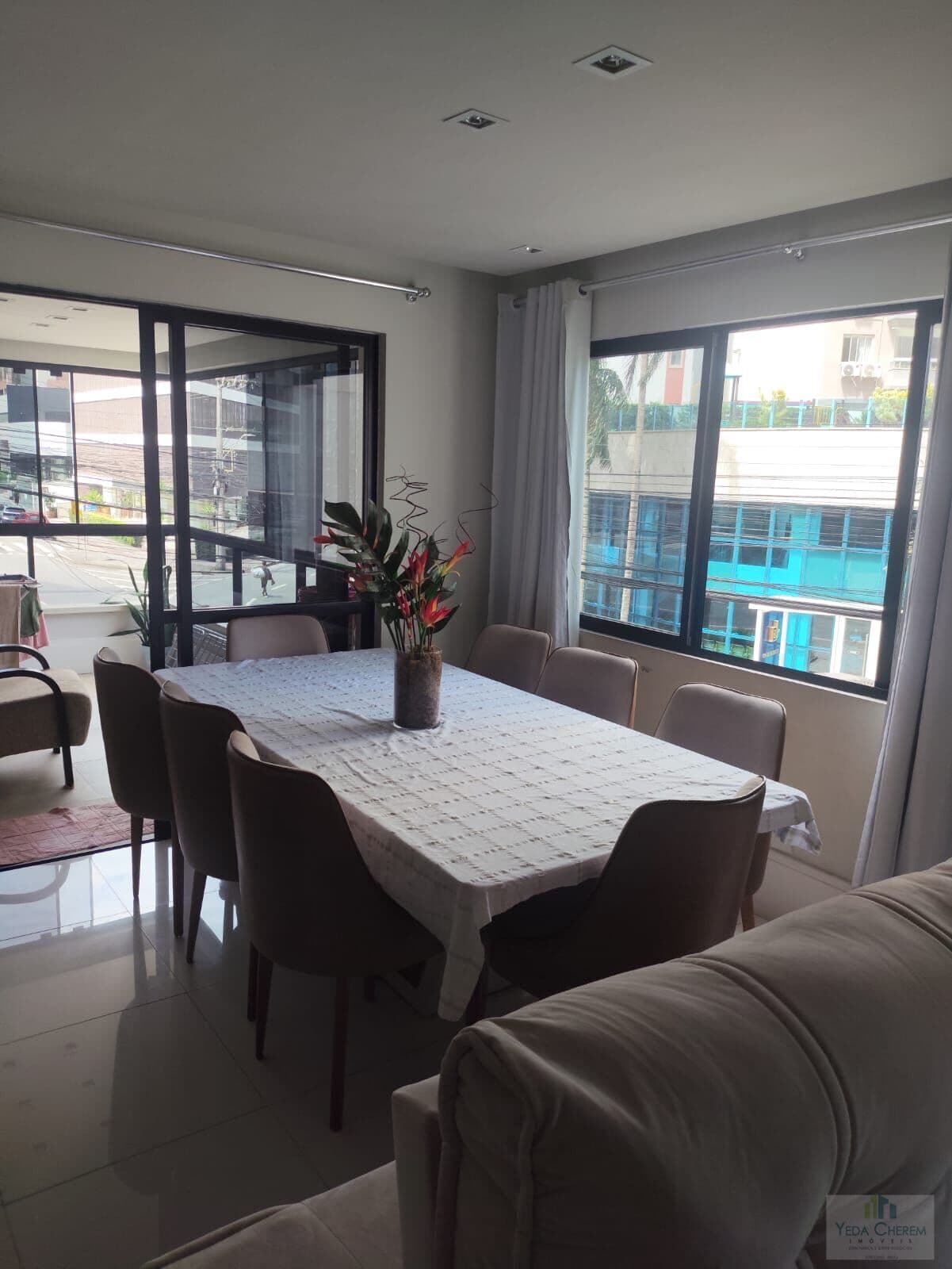 Excelente apartamento na Agronômica – 4 dormitórios