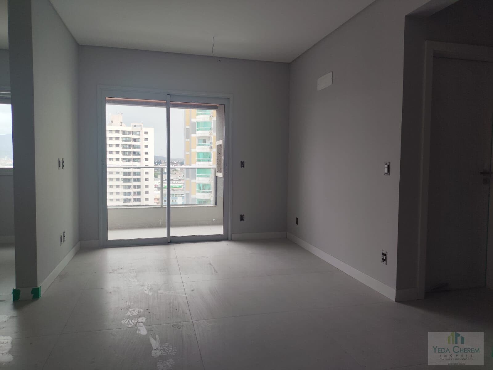 Apto Novo em Barreiros – 2 Dormitórios, Suíte e Garagem
