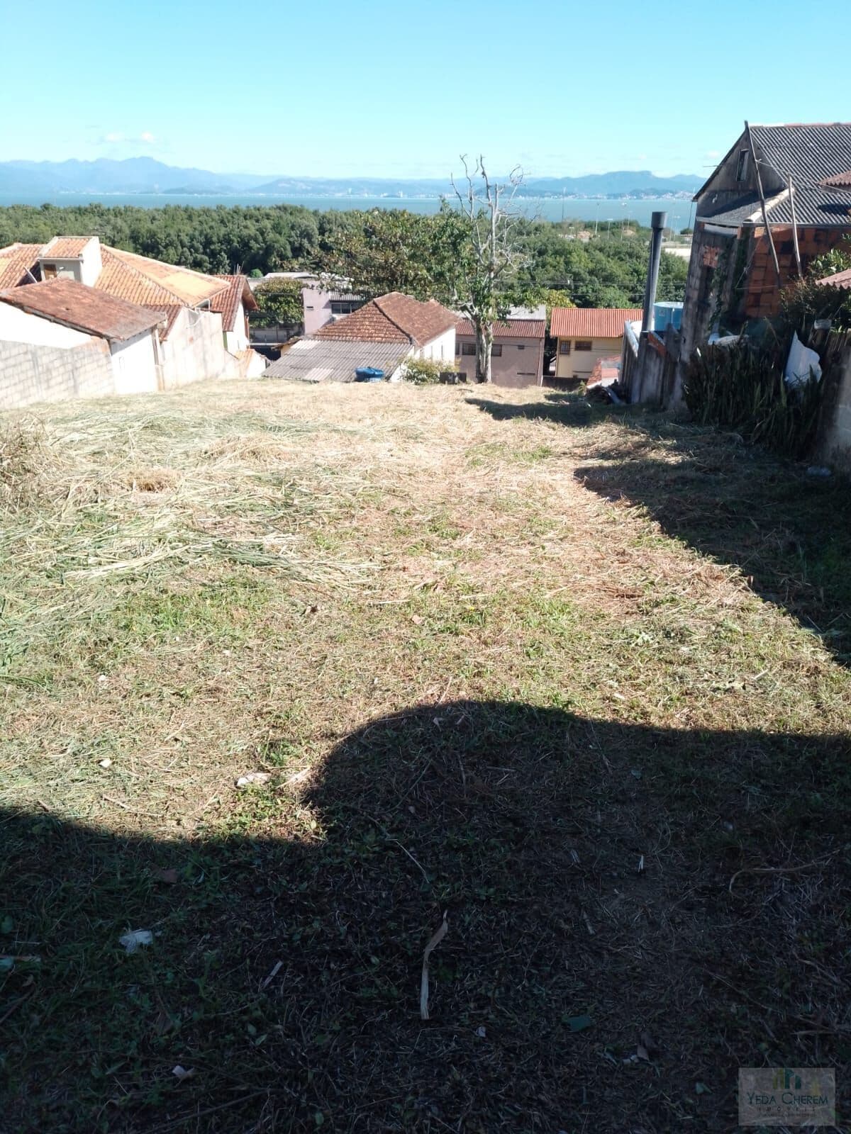 Terreno à venda no bairro Costeira Pirajubaé Florianópolis SC .