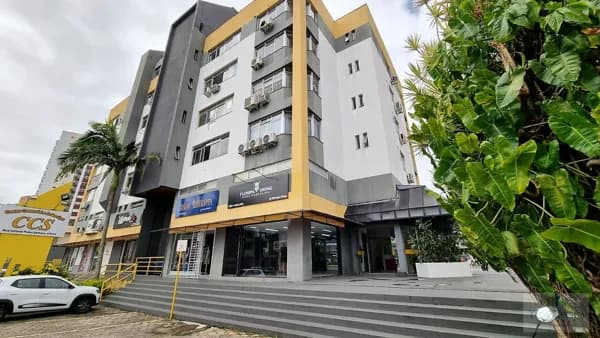 Loja comercial com sobreloja no Estreito