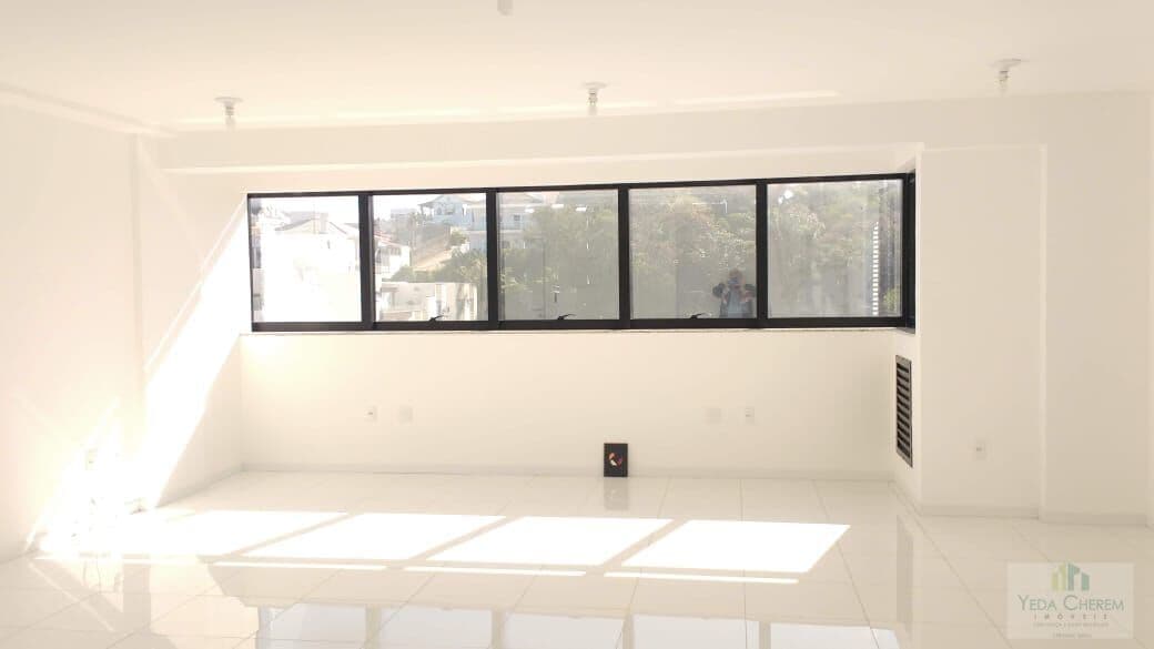 Sala Comercial à Venda e para Locação em Coqueiros – 49m² | Empreendimento Moderno