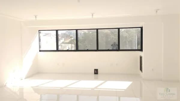 Sala Comercial à Venda e para Locação em Coqueiros – 49m² | Empreendimento Moderno