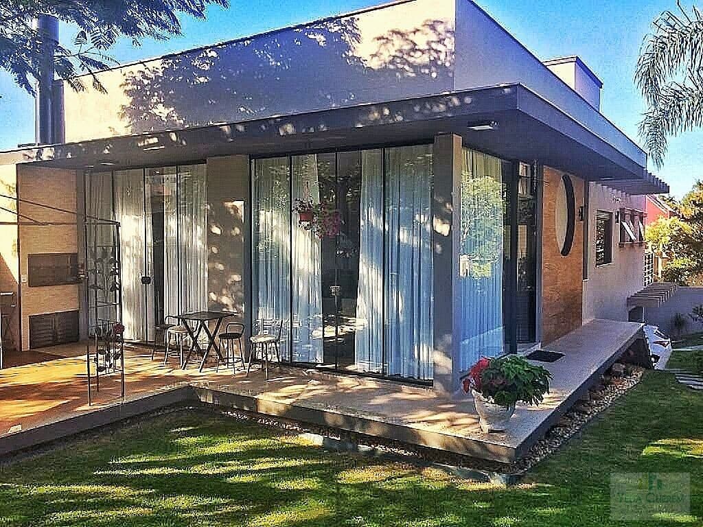 Casa Alto Padrão à Venda, 188 m² Construídos, Semi-mobiliada, 3 Dormitórios no Bom Abrigo - Florianópolis - SC