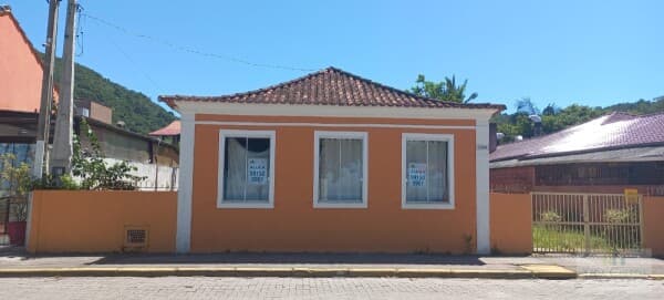 Casa Comercial ou Residencial em Sambaqui, Florianópolis/SC