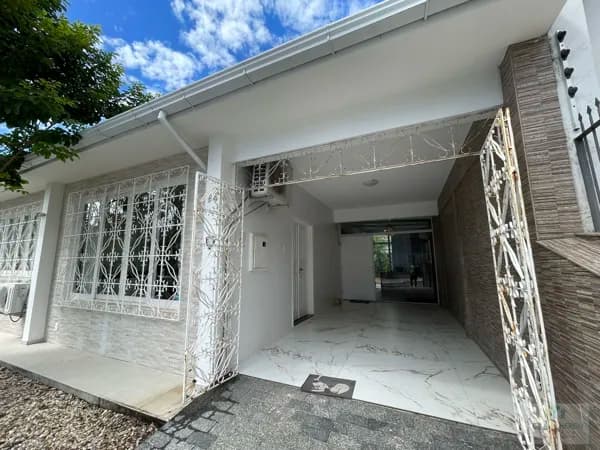 Sala Pronta para Uso No Canto/Estreito