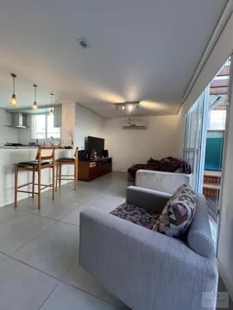 Seu Refúgio no Morro das Pedras – Casa em Condomínio com 3 Quartos e Jacuzzi