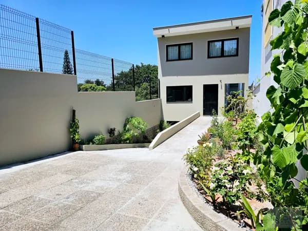 Casa Alto Padrão Reformada, pronta para morar!