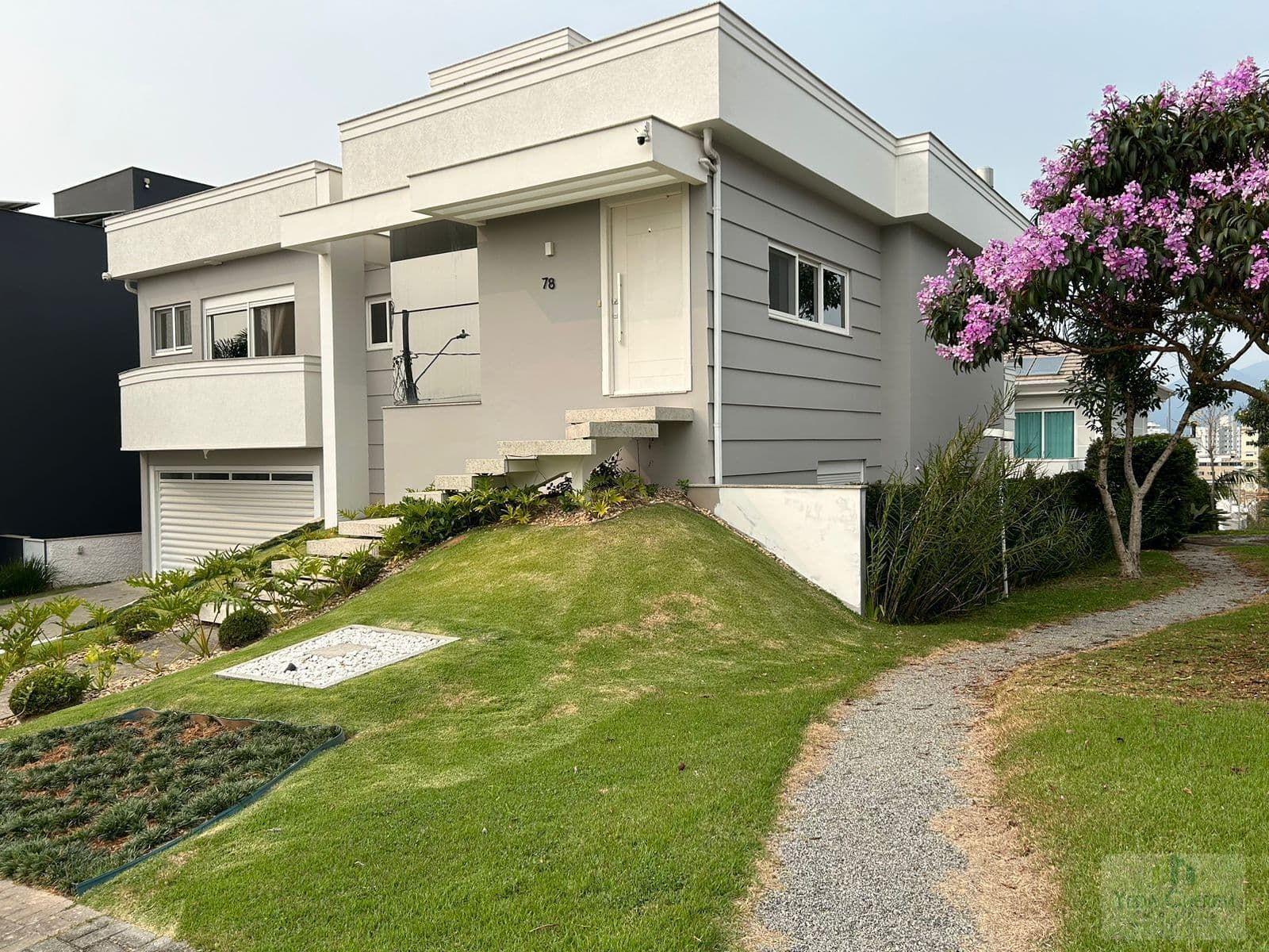 Casa Alto Padrão, 4 quartos, 3 suítes - Pedra Branca