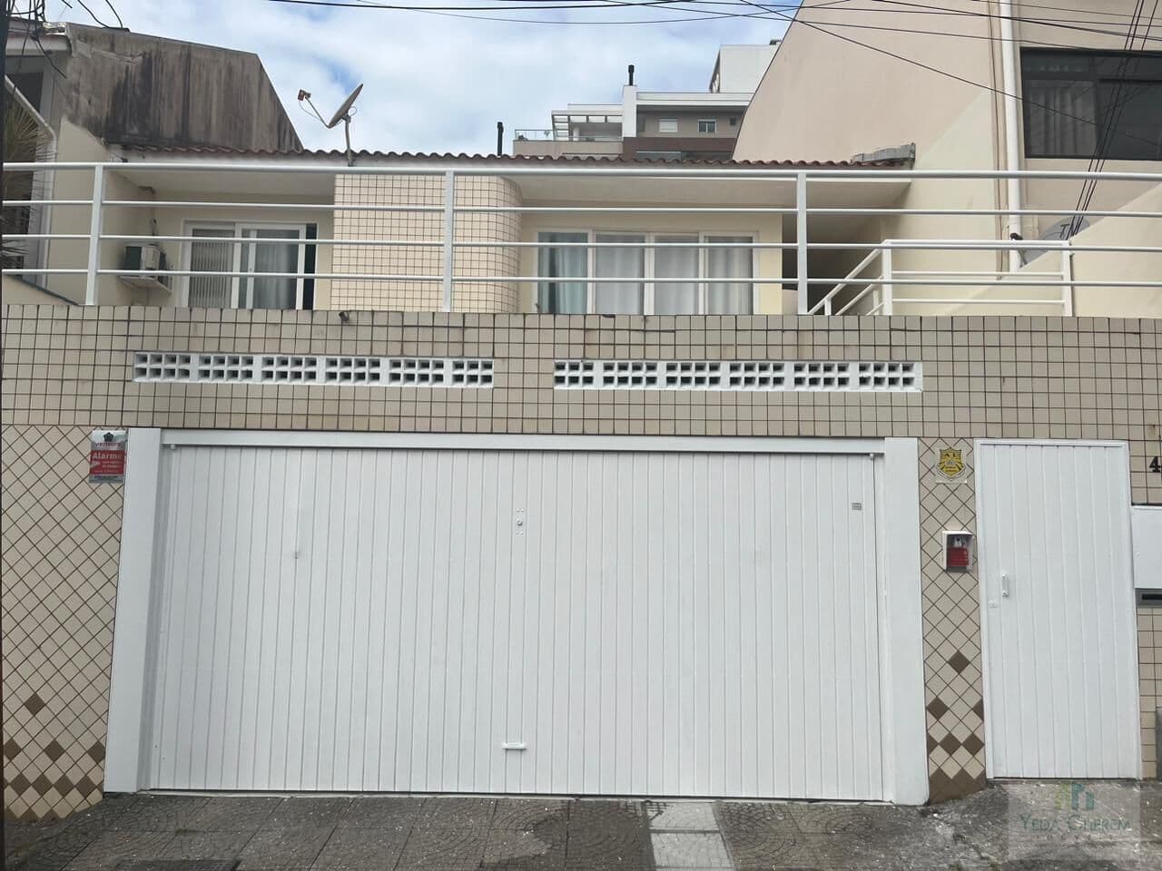 Casa com 4 dorms, dependência de empregada - Ótima localização