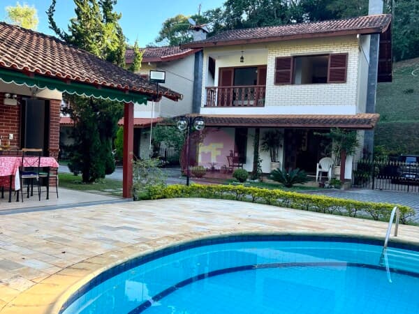 Casa Duplex à venda em condomínio no Quebra Frascos