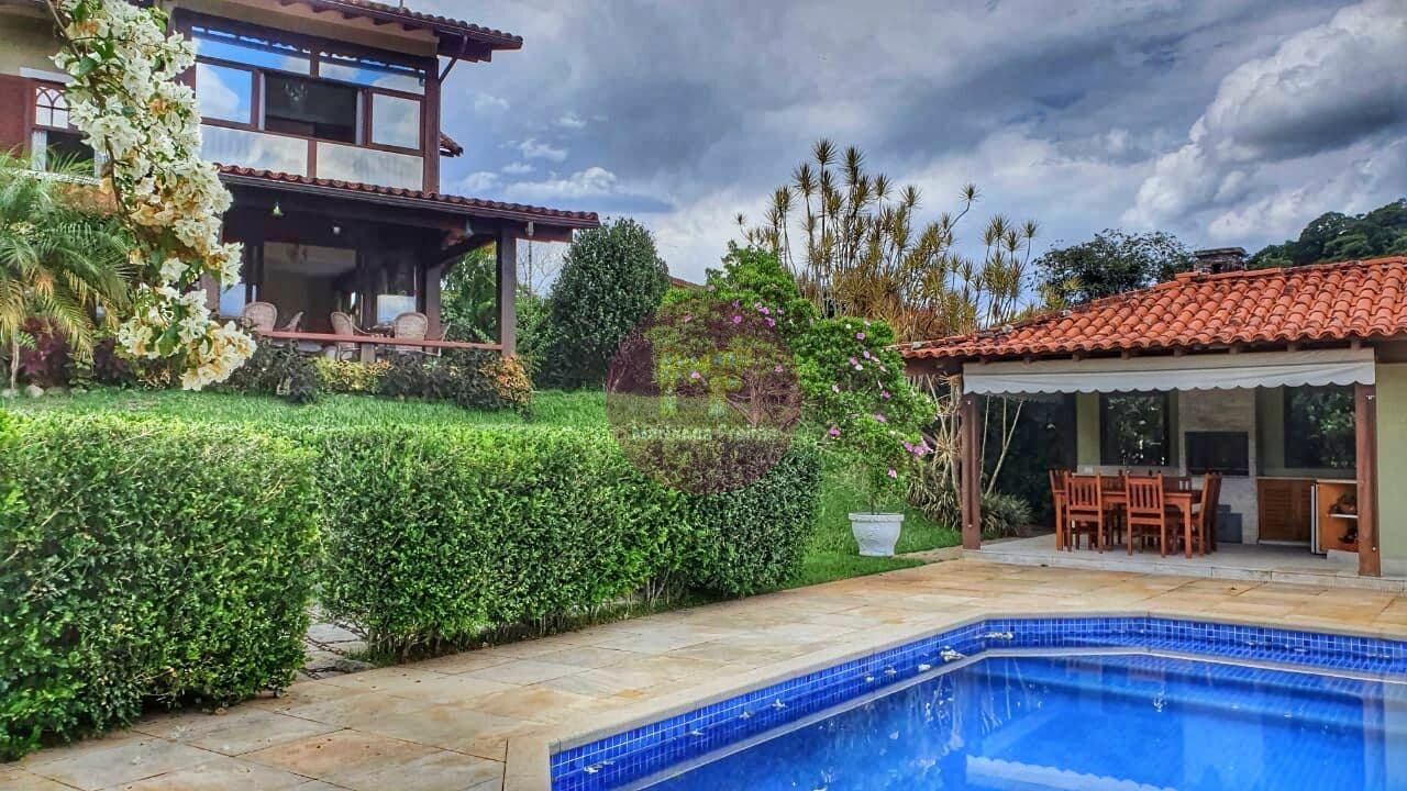 Casa 05 suites em Condomínio em Itaipava